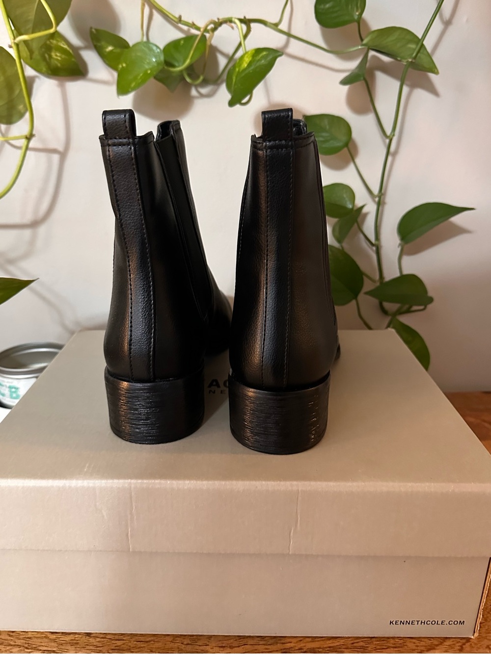 Kenneth Cole Black Leather Chelsea Ankle Boots - Picture 3 of 6